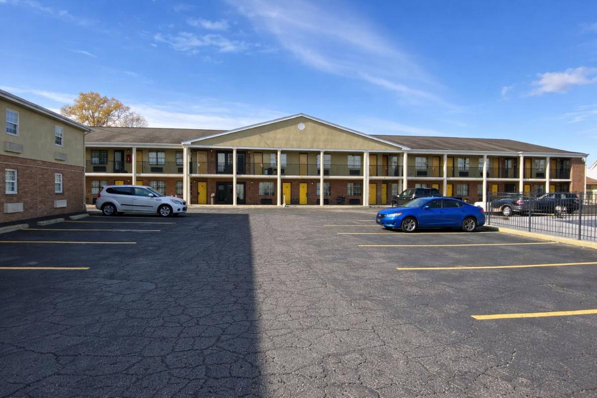 Days Inn by Wyndham Amherst OH - Near Cleveland Cedar Point & Lake Erie - Housity