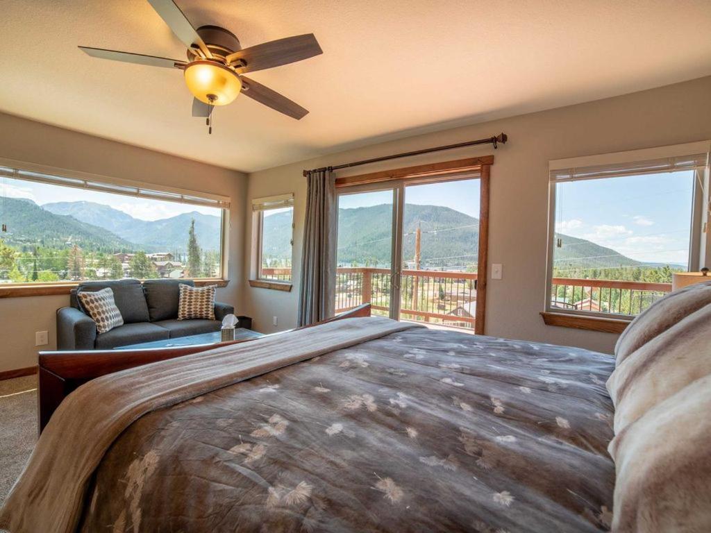 Sleeps 16 Walk to Grand Lake & Town Sauna, Theater & Game Room Lake View! - Housity