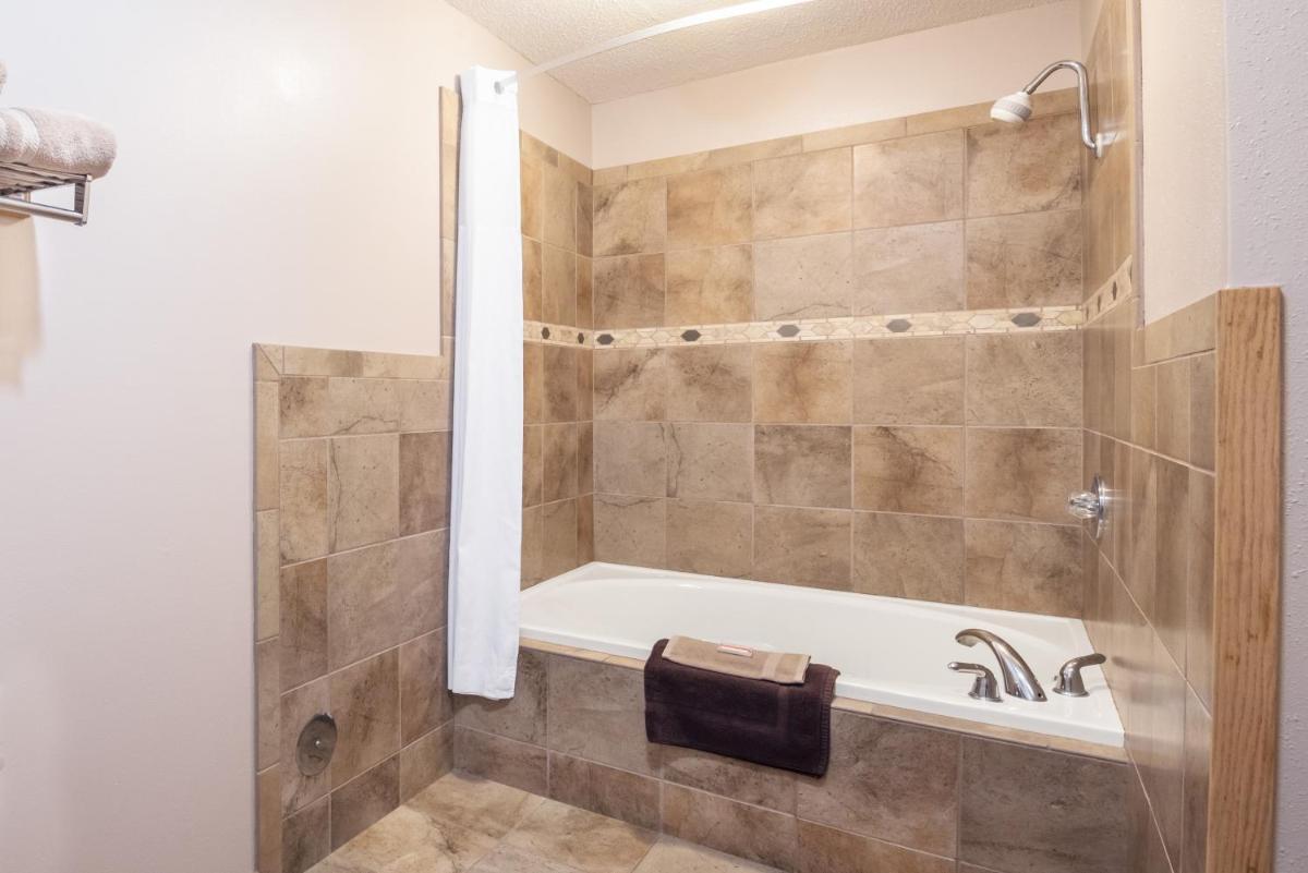 Days Inn by Wyndham Spearfish - Housity