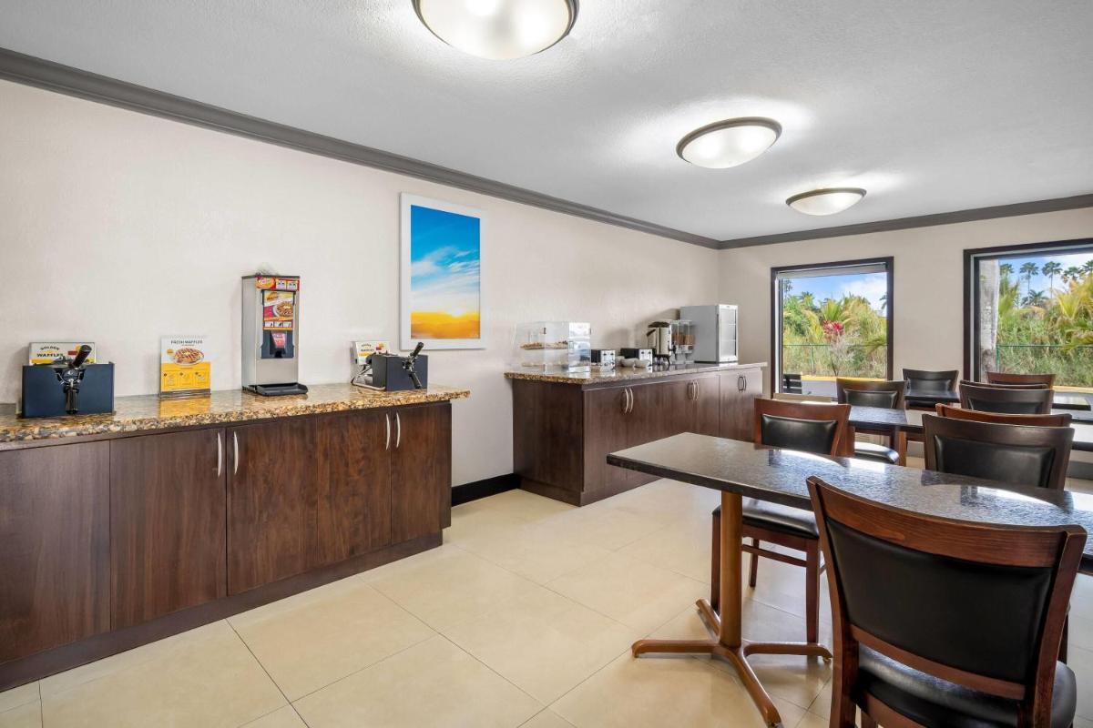 Days Inn by Wyndham Florida City - Housity