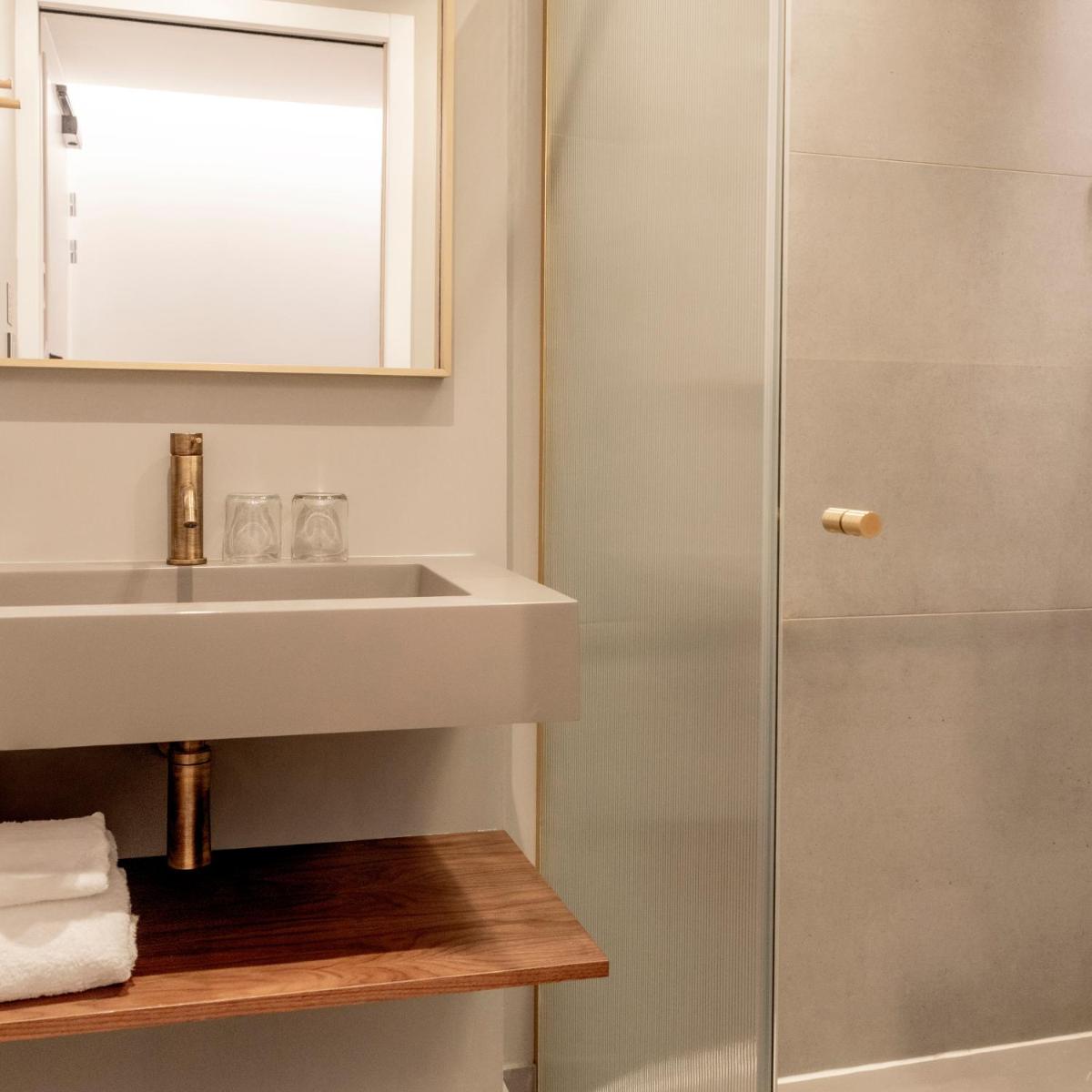 Salle de bains dans l'établissement Hôtel Pilgrim