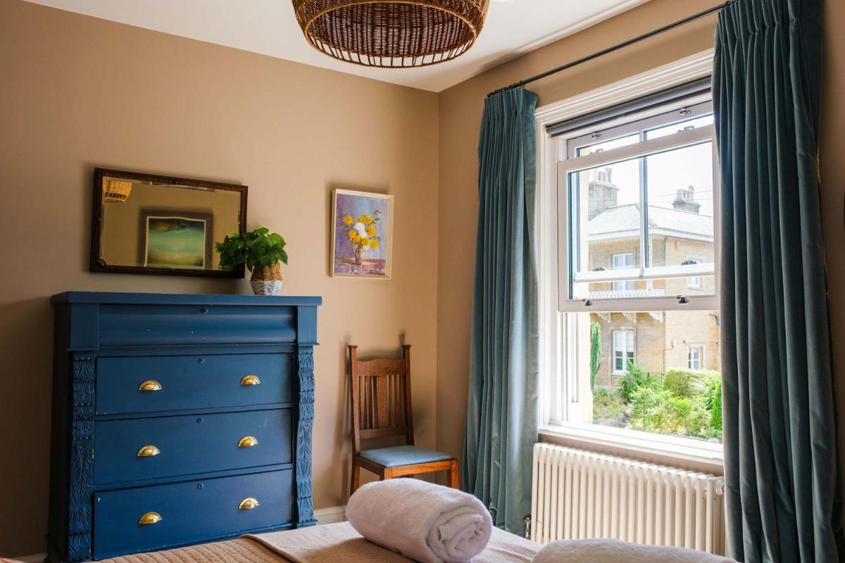 The Victorian Post House - Central Frome - Housity