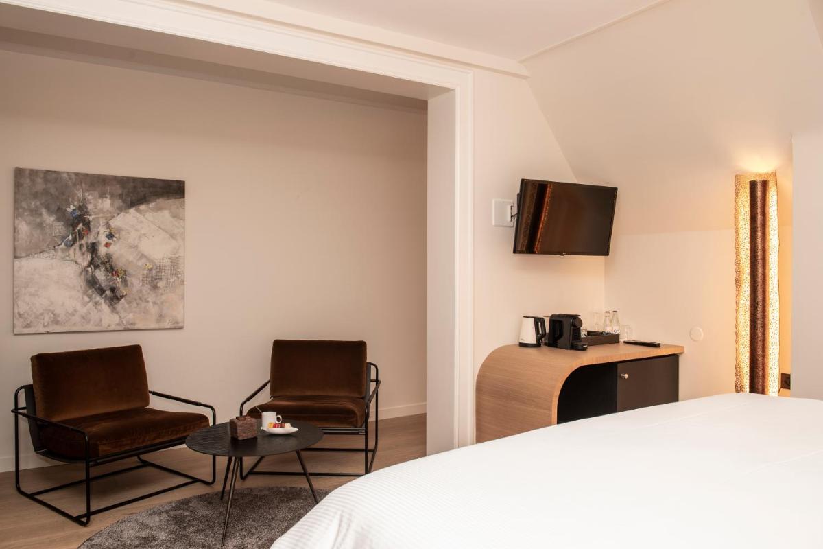 Télévision ou salle de divertissement dans l'établissement Relais et Châteaux Le Chambard
