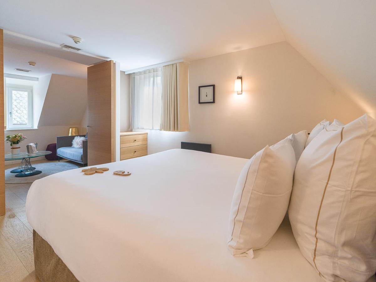 Un ou plusieurs lits dans un hébergement de l'établissement Relais et Châteaux Le Chambard