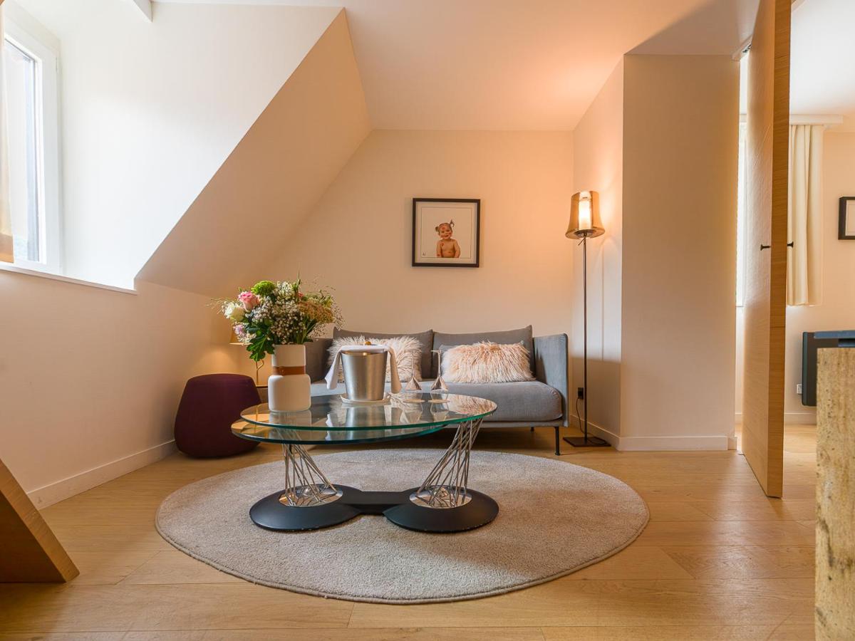Coin salon dans l'établissement Relais et Châteaux Le Chambard