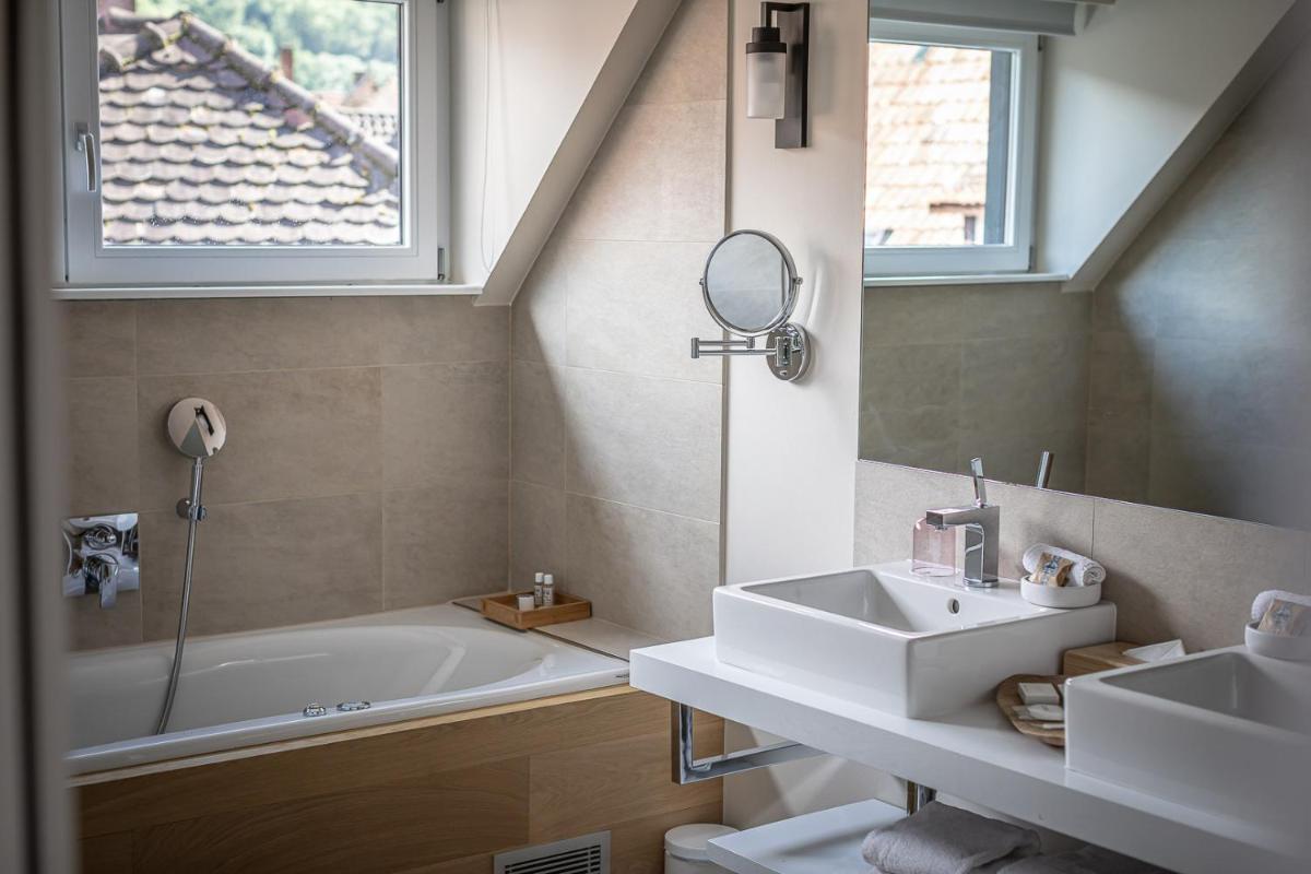 Salle de bains dans l'établissement Relais et Châteaux Le Chambard