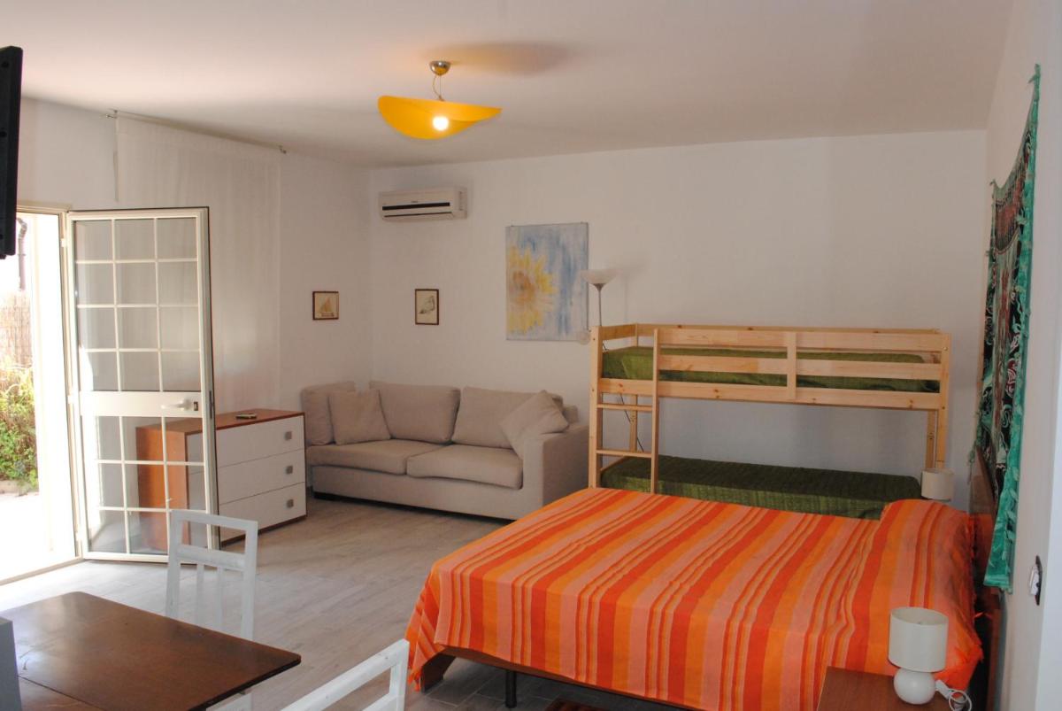 Summer Beach Rooms - Housity