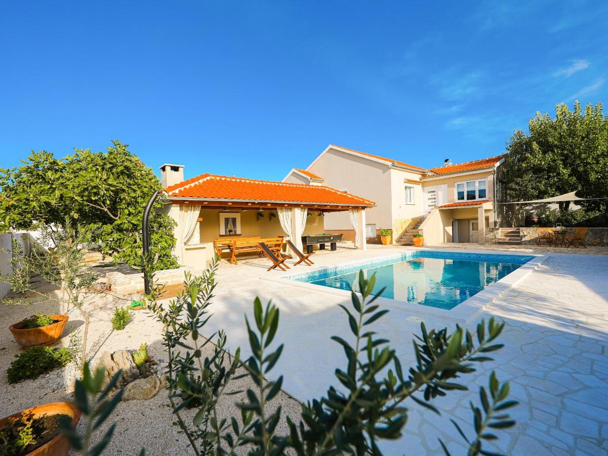 Family friendly house with a swimming pool Pridraga - Cuskijas, Novigrad - 25299 - Housity