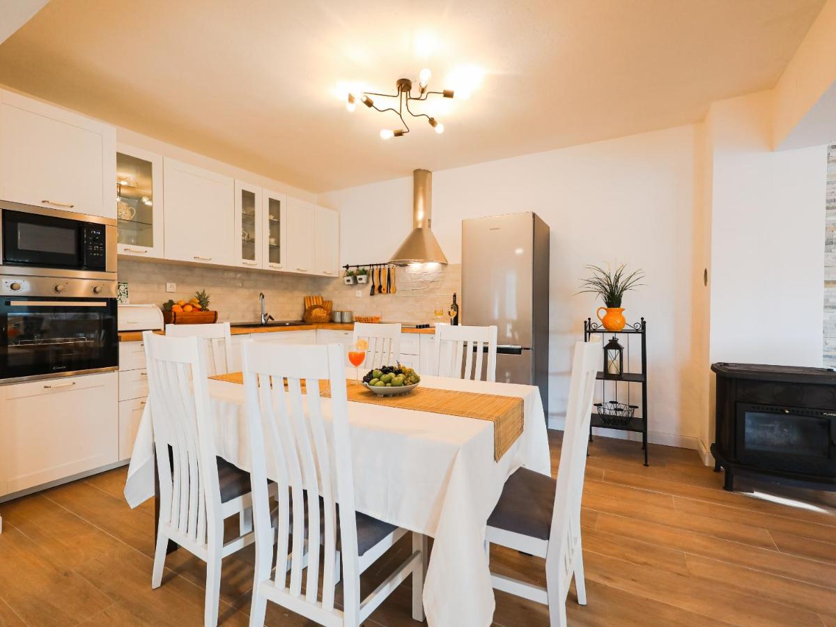 Family friendly house with a swimming pool Pridraga - Cuskijas, Novigrad - 25299 - Housity