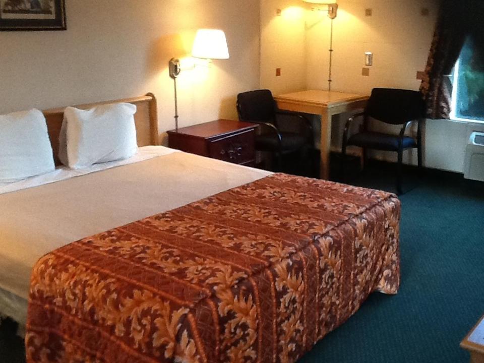 Downey Inn Luxury Suites - Housity