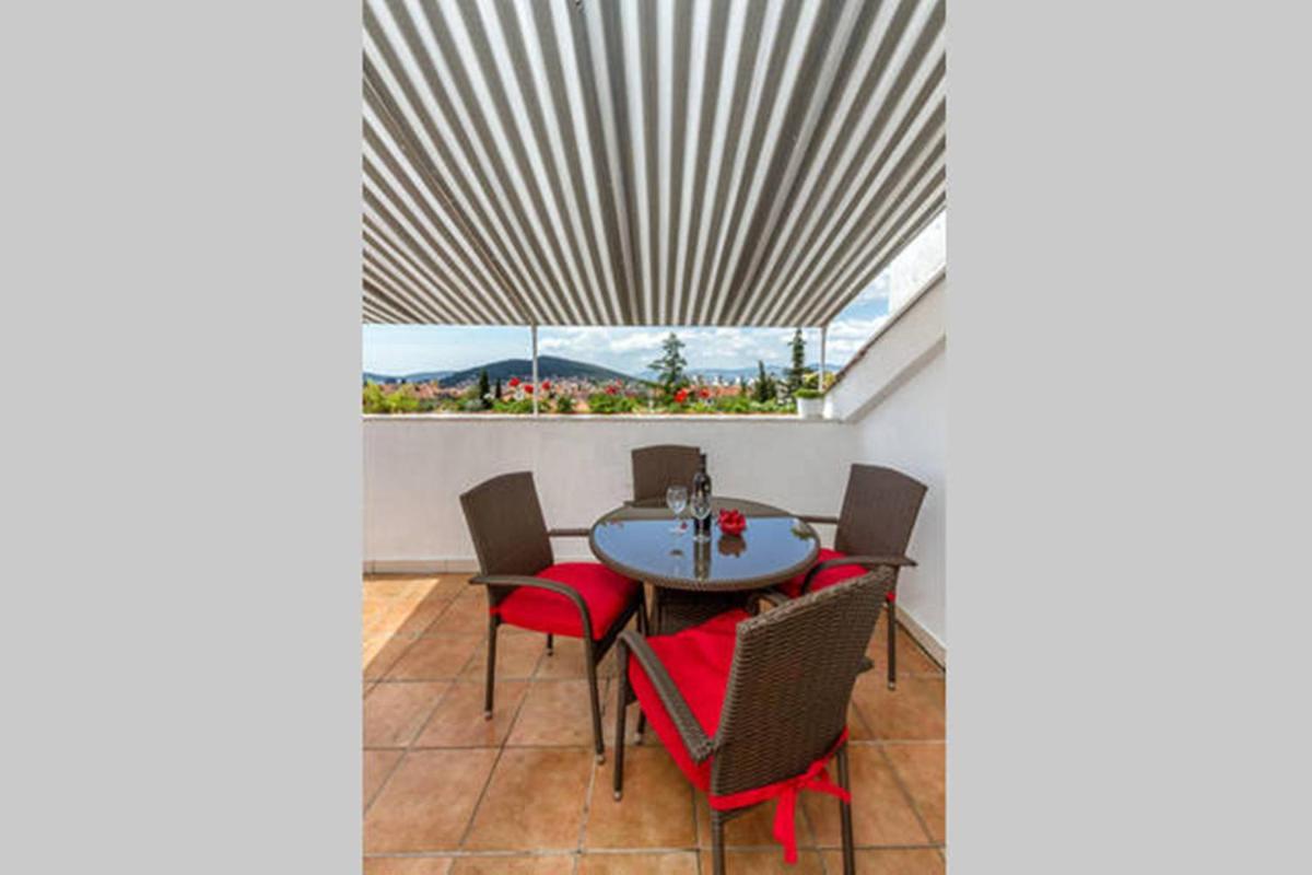Apartment Palm Penthouse Terrace - Housity