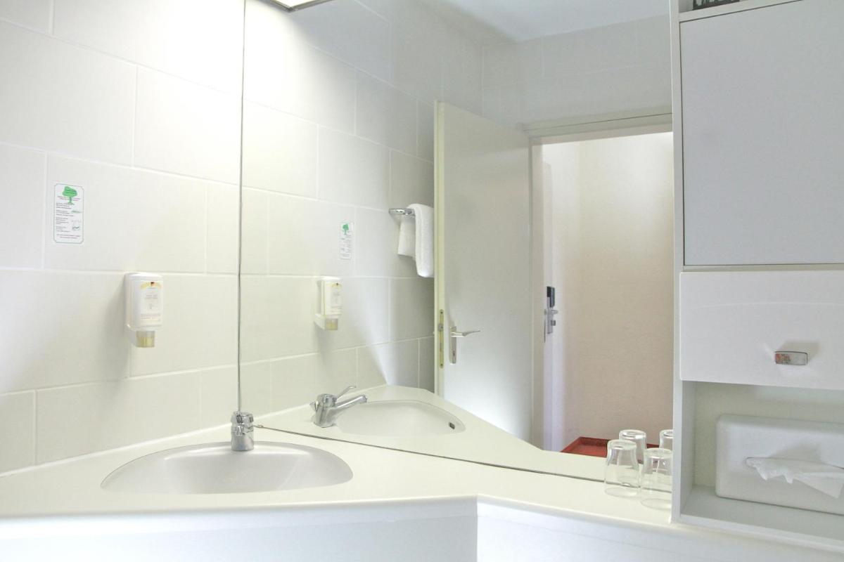 Opal Hotel - Housity