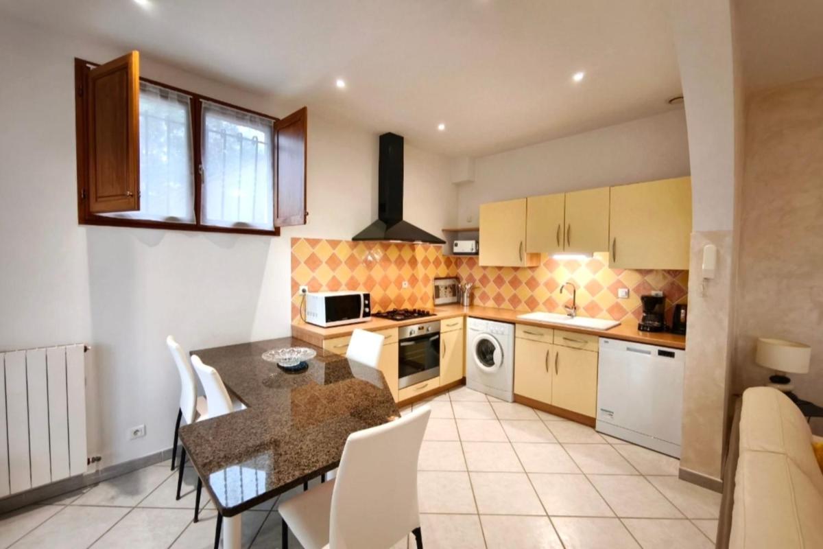 Charming house with terrace and view in Appietto - Housity