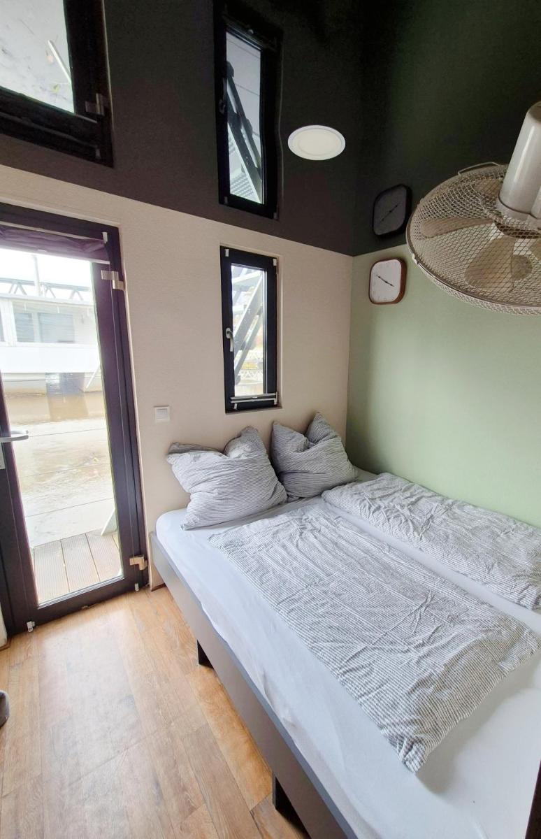 Hausboot Mia - Housity
