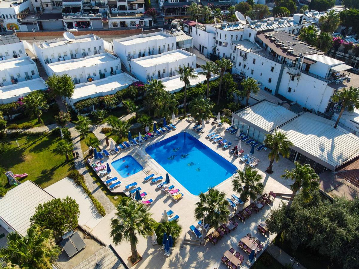 Nagi Beach Hotel - Housity
