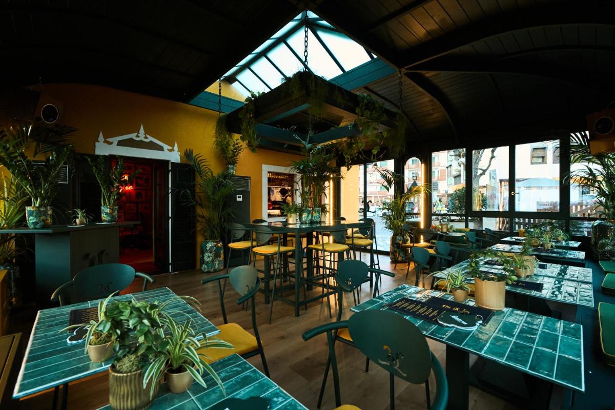Ambra Cortina Luxury&Fashion Hotel - Housity