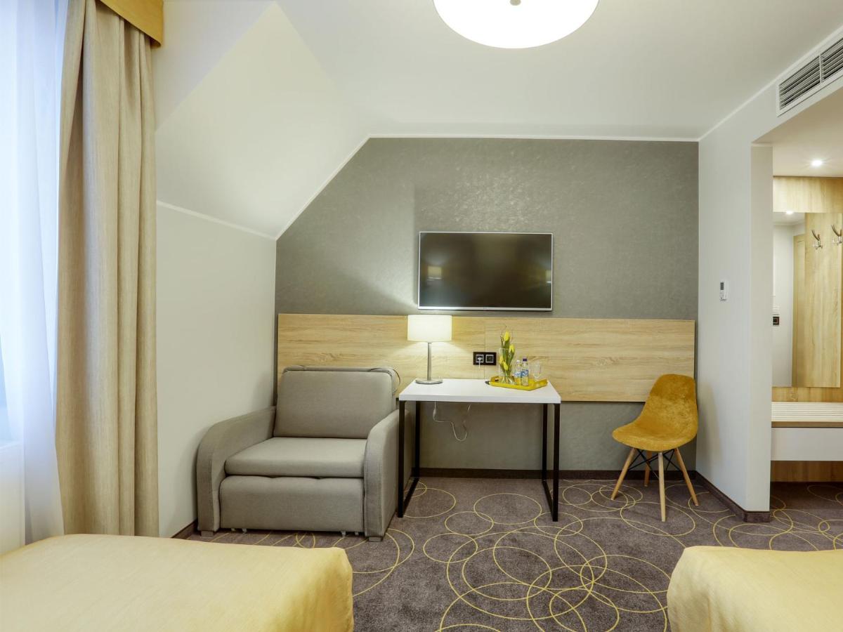 Hotel Antek - Housity