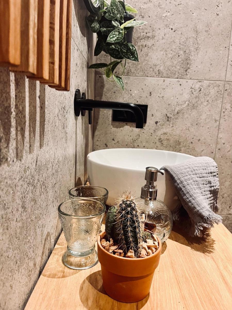 Baranówka - komfortowe domki i apartamenty z balia, sauną, widokiem i ogrodem - Housity