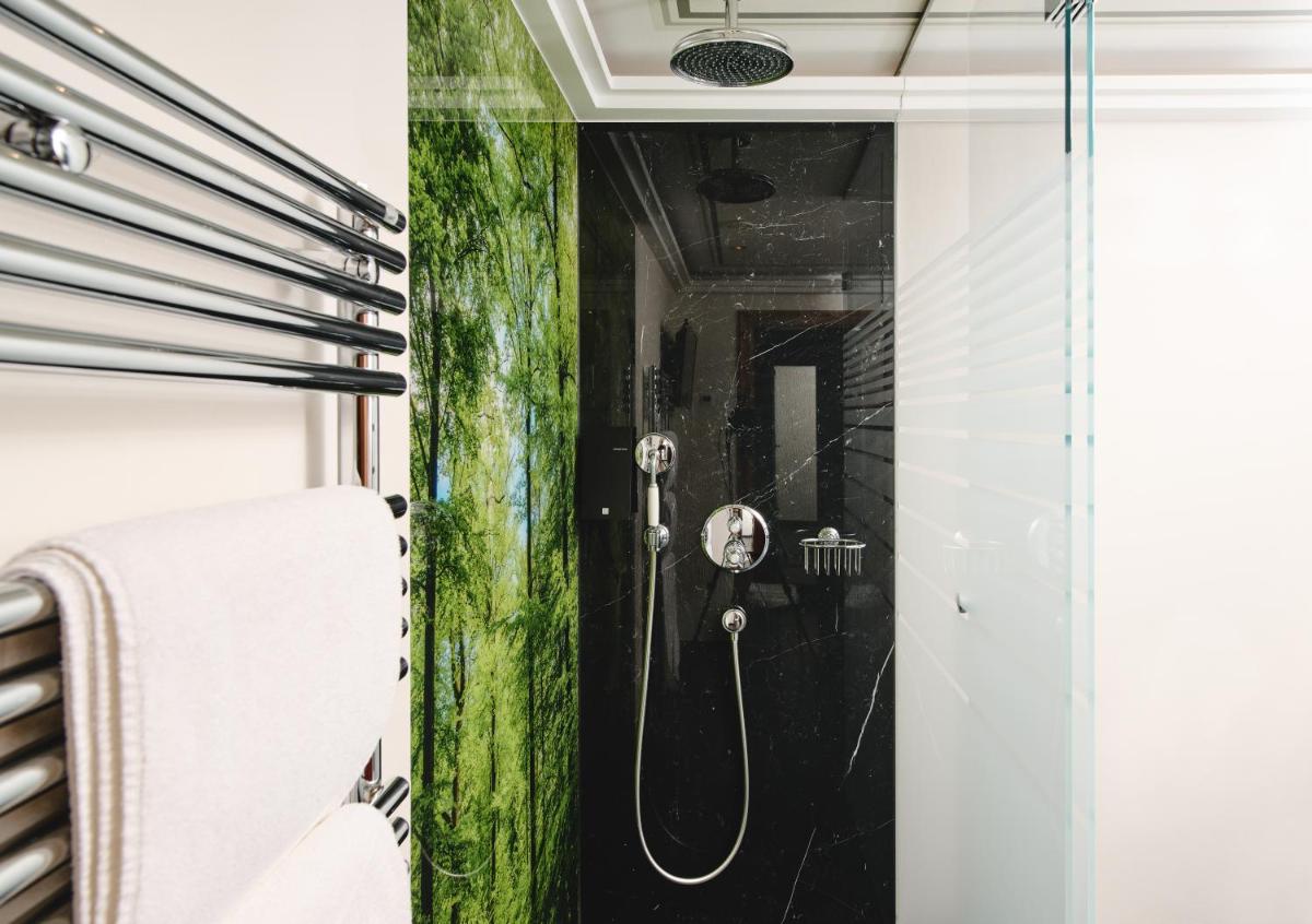 Ein Badezimmer in der Unterkunft Hotel Dollenberg