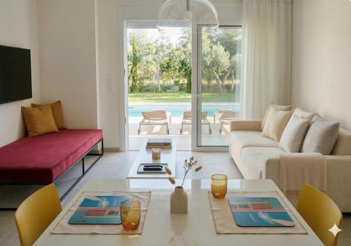 Splash Suites with Private Pools - Housity