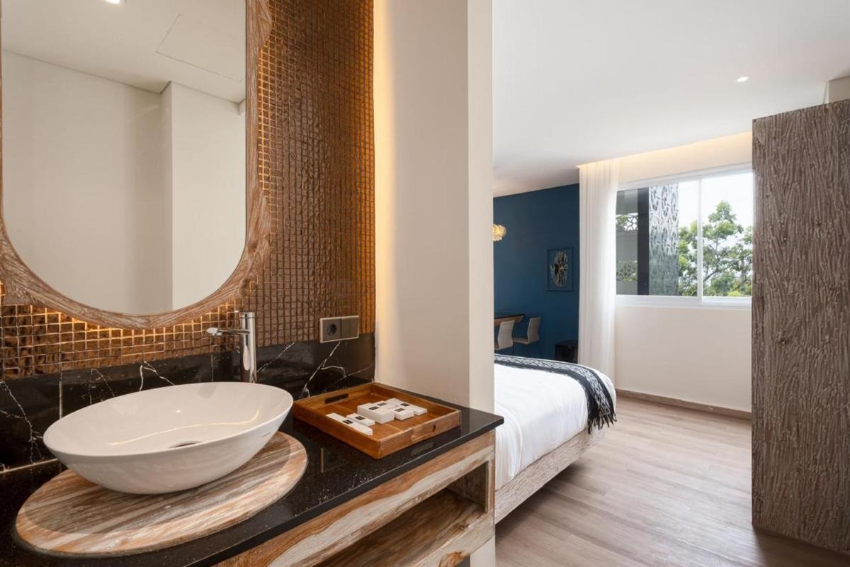 DEJAVU 2.0 HOTEL BAJO KOMODO - Hizvo