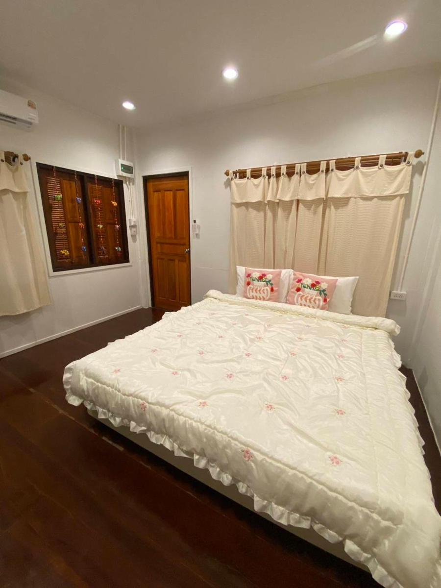 บ้านสุขใจ อัมพวา - Hizvo