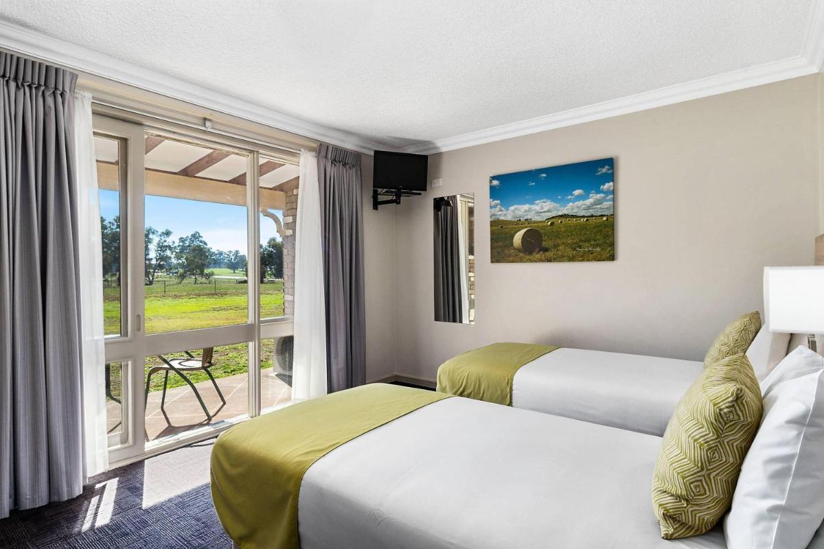 Quality Inn Carriage House - Housity