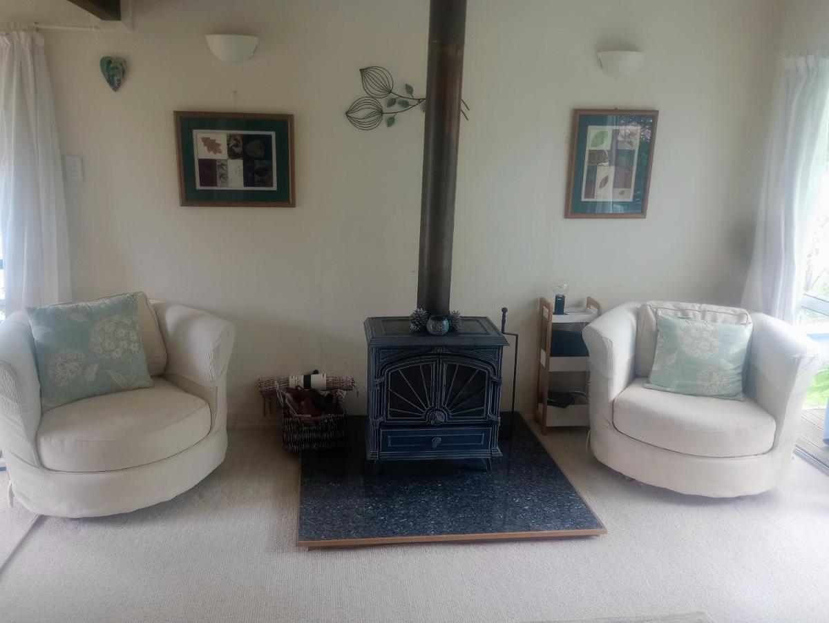 A Waterside retreat - Waikanae Beach - Housity