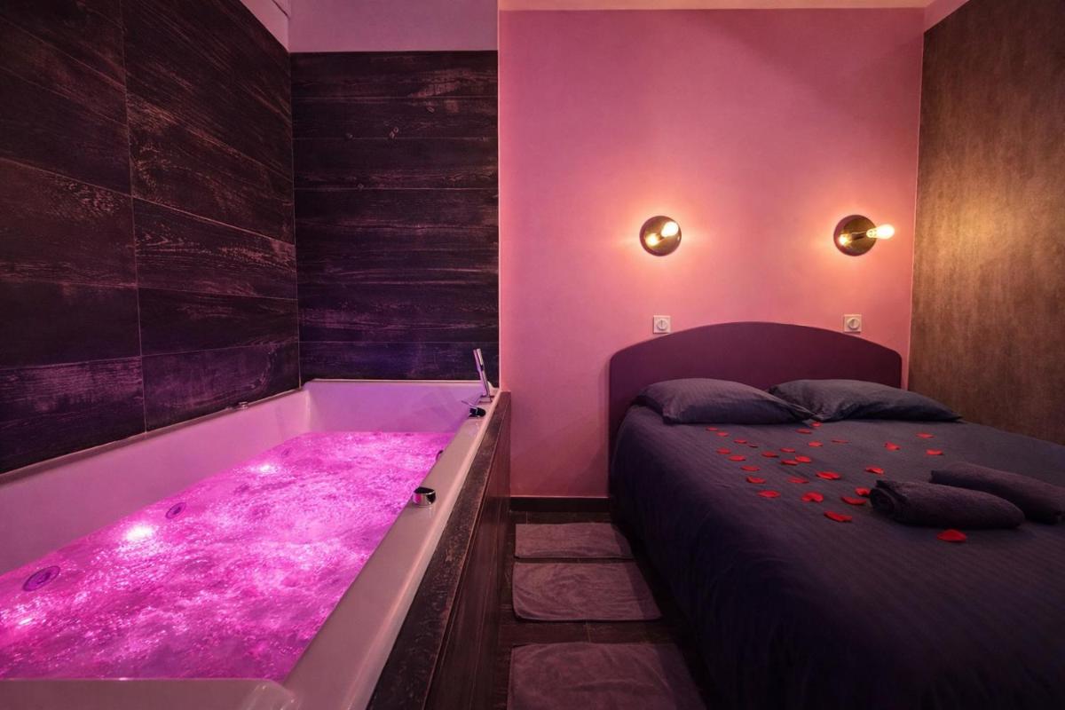 LOVE ROOM - SPECIAL AMOUREUX - HYPER CENTRE - Lorient - Housity