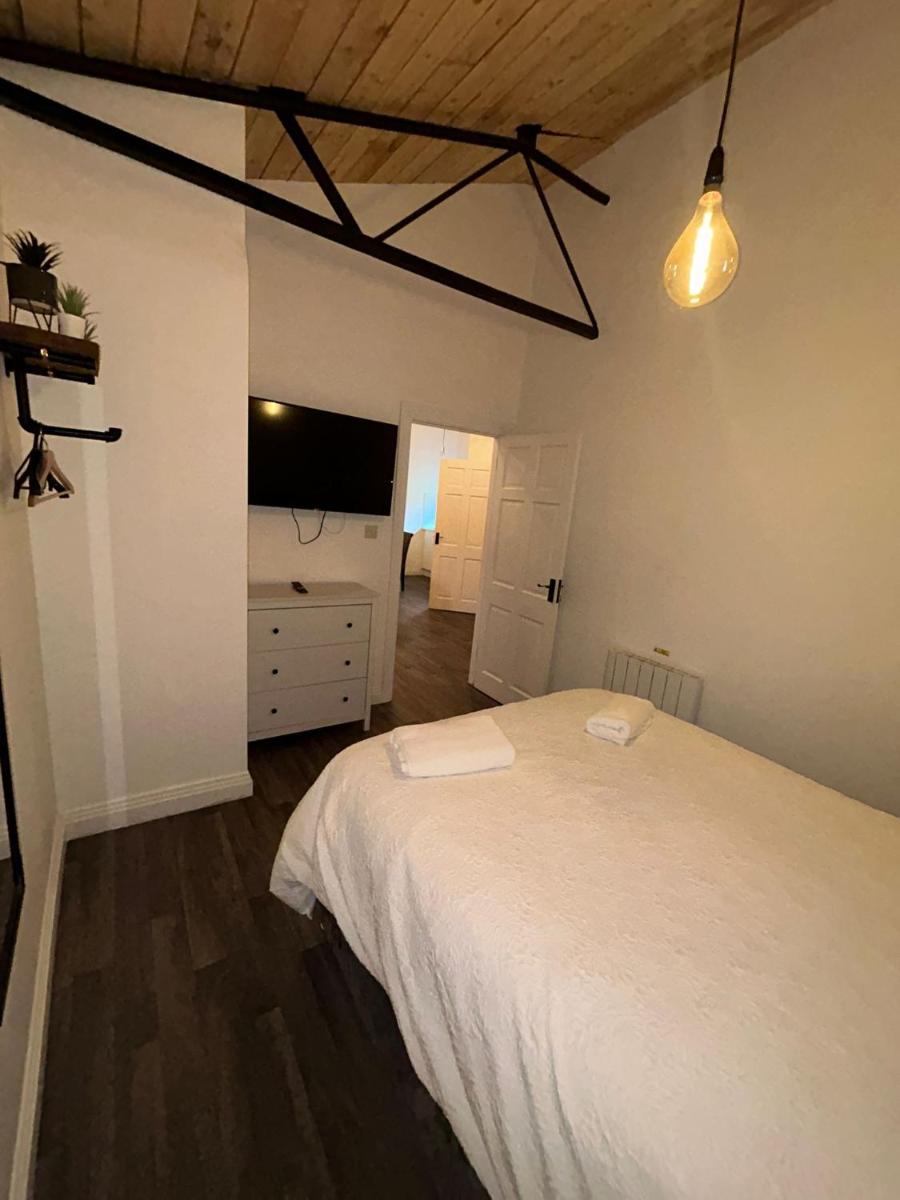 The Stags Den - Housity