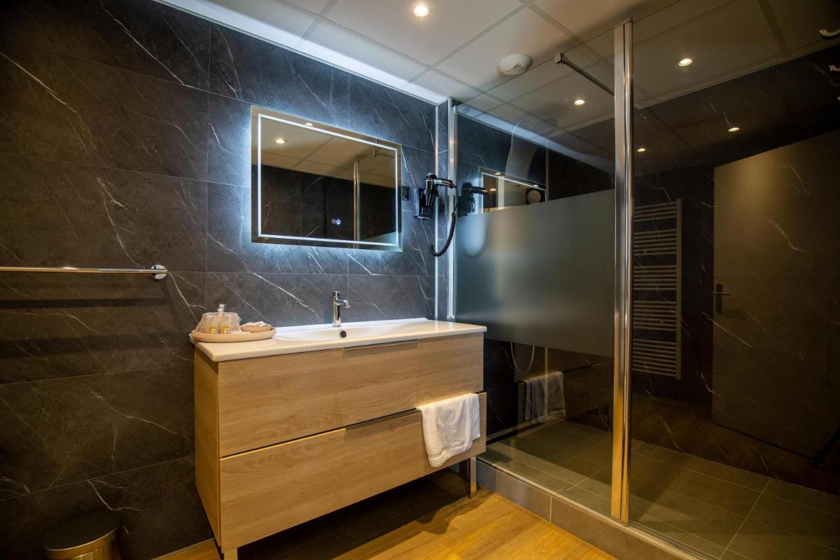 Salle de bains dans l'établissement Best Western Côte des Sables Plouescat