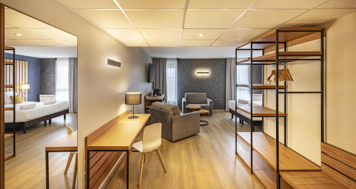Coin salon dans l'établissement Best Western Côte des Sables Plouescat