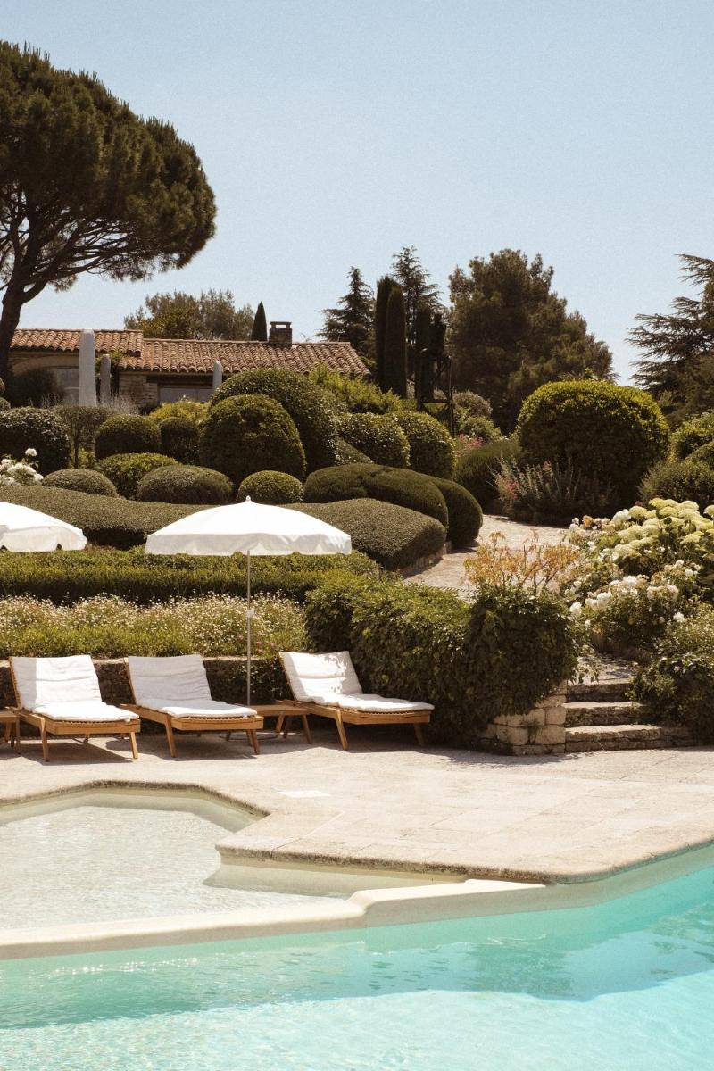 Piscine de l'établissement Capelongue, a Beaumier hotel & Spa ou située à proximité