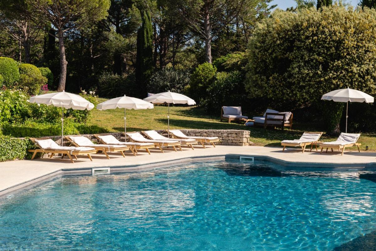 Piscine de l'établissement Capelongue, a Beaumier hotel & Spa ou située à proximité