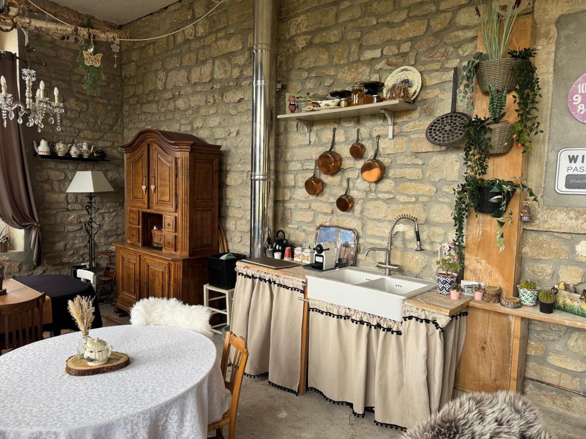 LE CHATEAU DE MONTHUREUX LE SEC - Housity