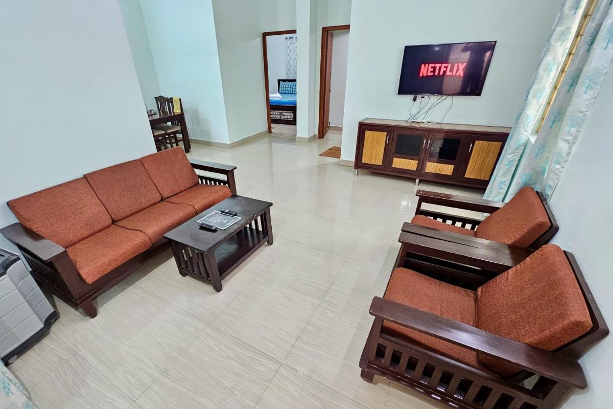 TrueLife Homestays - SRS Residency - 2BHK AC apartments for families visiting Tirupati Temple - Fast WiFi, Kitchen, Android TV - Walk to PS4 Pure Veg Restaurant, Mayabazar Super Market - Easy access to Airport, Railway Station, All Temples - Housity