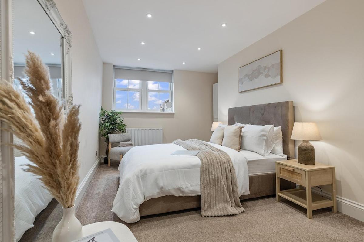 Stunning and Spacious Harrogate Apartment - Housity