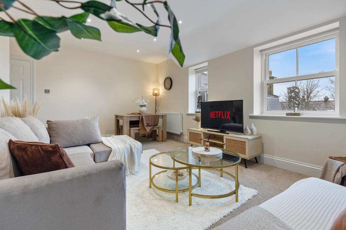 Stunning and Spacious Harrogate Apartment - Housity