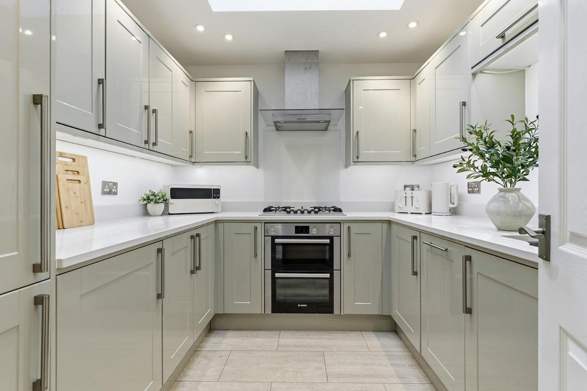 Stunning and Spacious Harrogate Apartment - Housity