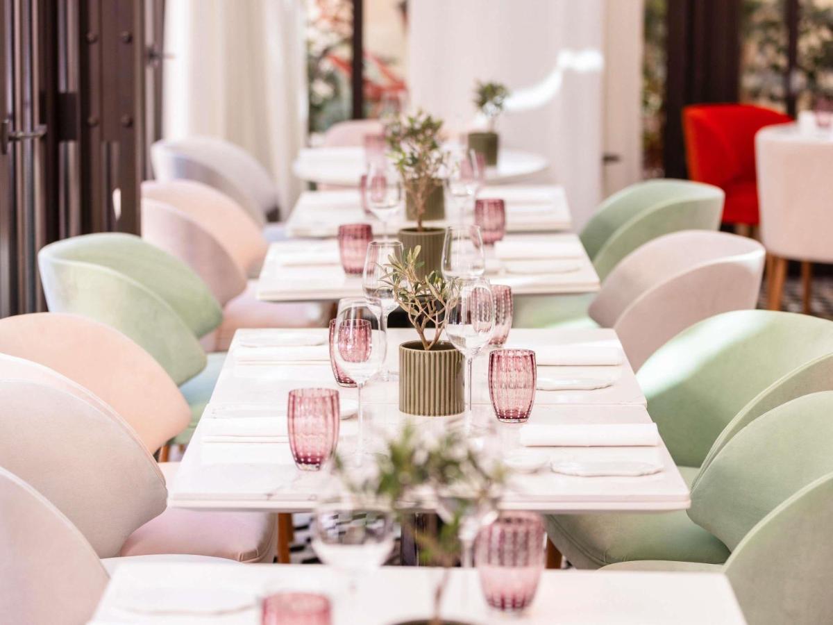 Restaurant ou autre lieu de restauration dans l'établissement Hôtel Le Royal Monceau Raffles Paris