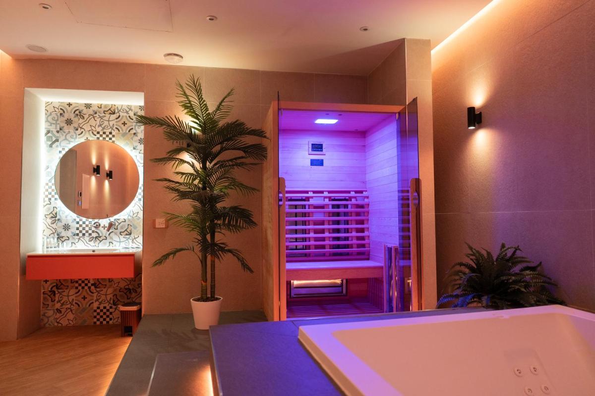 Napolitano Rooms - FLEGREA SPA - Housity
