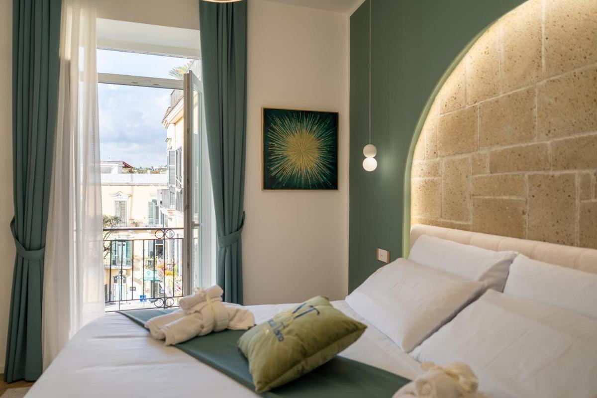 Napolitano Rooms - FLEGREA SPA - Housity