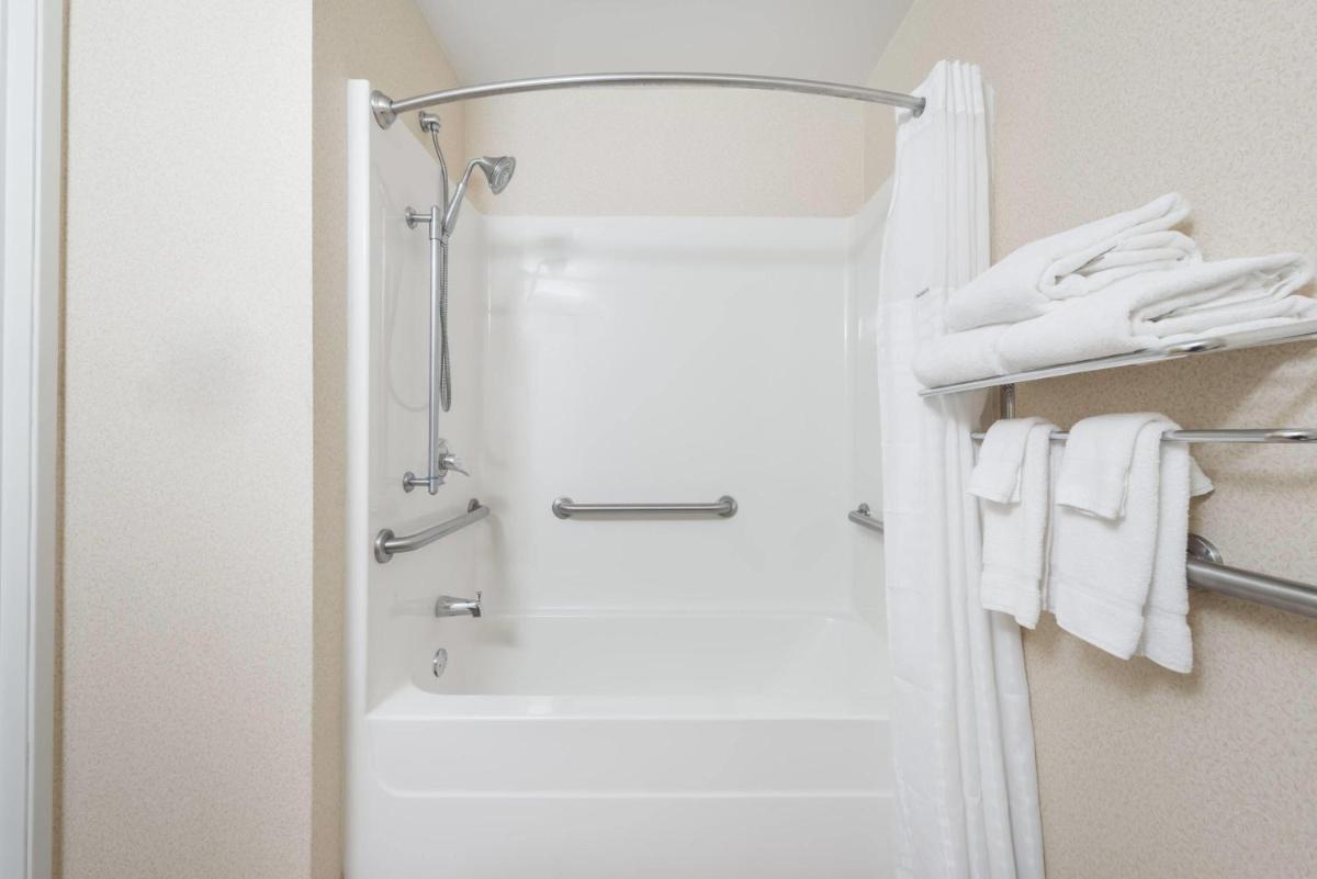 Baymont by Wyndham Fulton - Housity