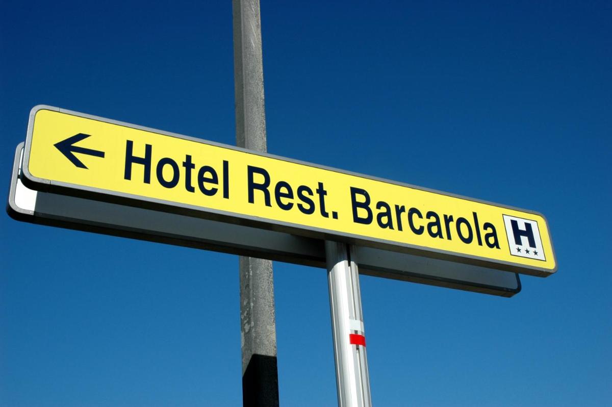 Certificado, premio, señal o documento que está expuesto en Van der Valk Hotel Barcarola