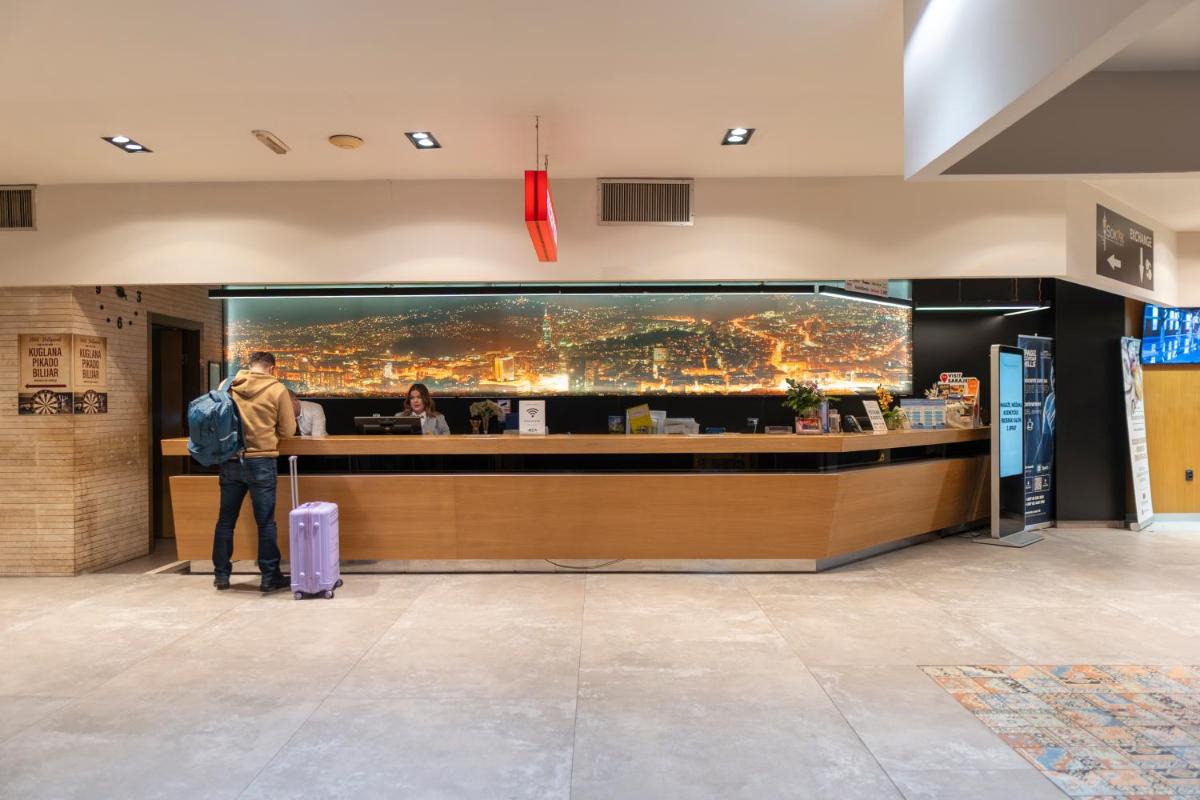 Hollywood Hotel - Housity