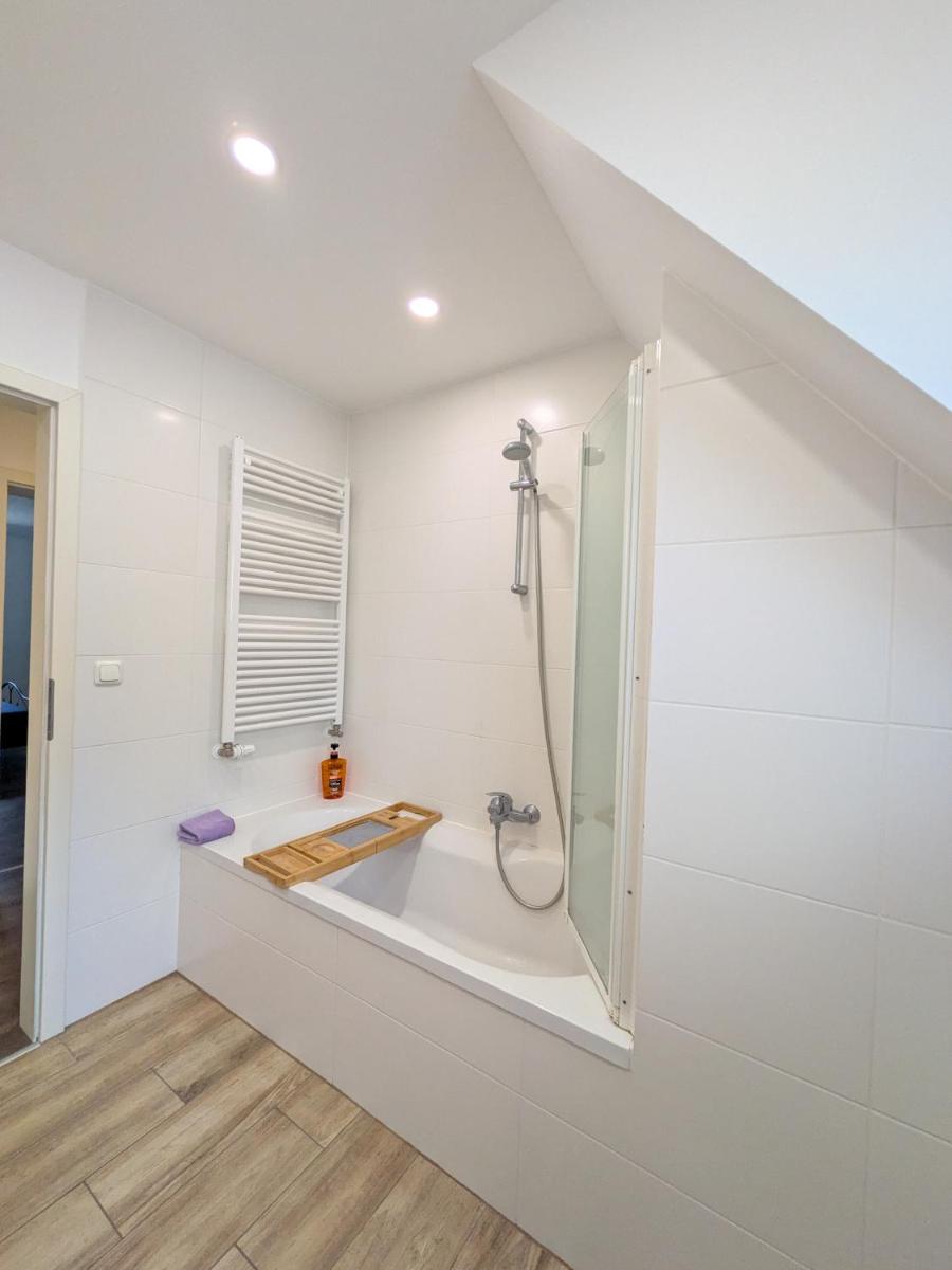 Komfort-Apartment bei Erlangen mit Parkplatz & Balkon - Housity