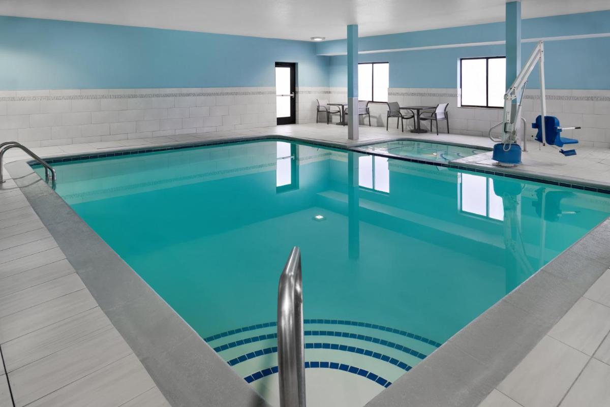 Holiday Inn Express Kansas City - at the Legends! by IHG - Housity