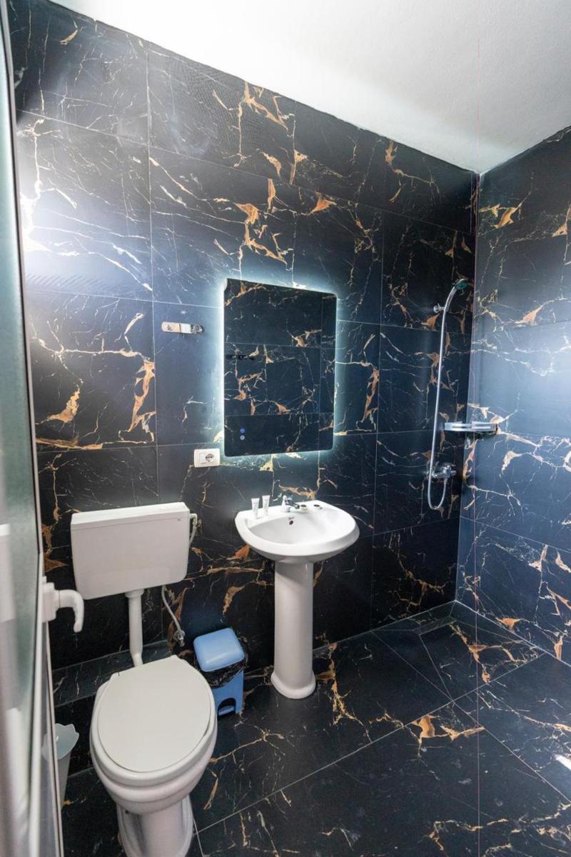 Hotel Bicaj - Housity