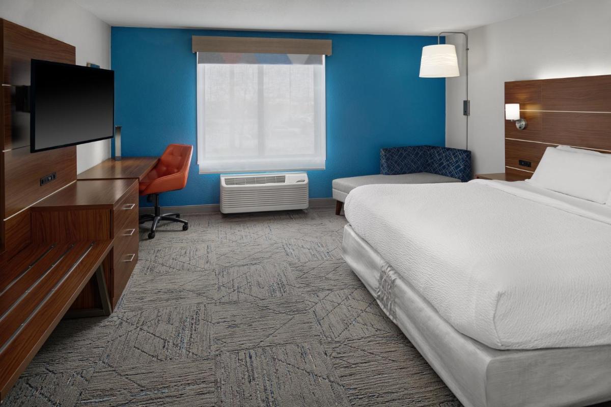 Holiday Inn Express Kansas City - at the Legends! by IHG - Housity