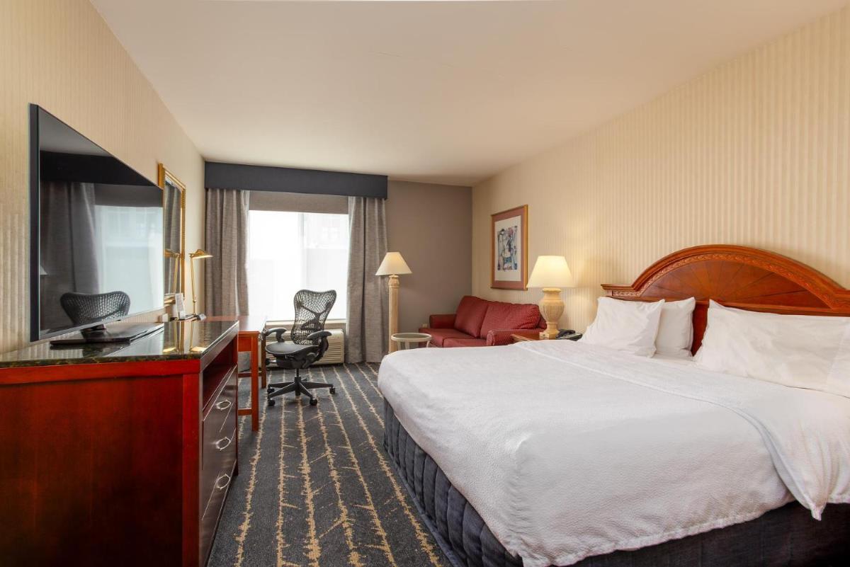 Hilton Garden Inn Milwaukee Northwest Conference Center - Housity